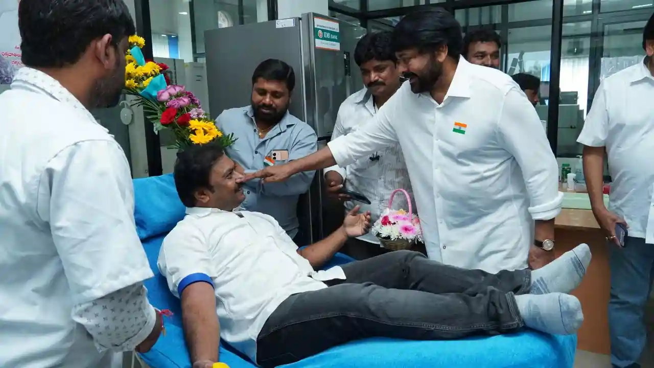 https://www.mobilemasala.com/film-gossip-tl/This-Republic-Day-is-very-special-for-me-My-fans-have-inspired-me-in-this-journey-Megastar-Chiranjeevi-tl-i209629